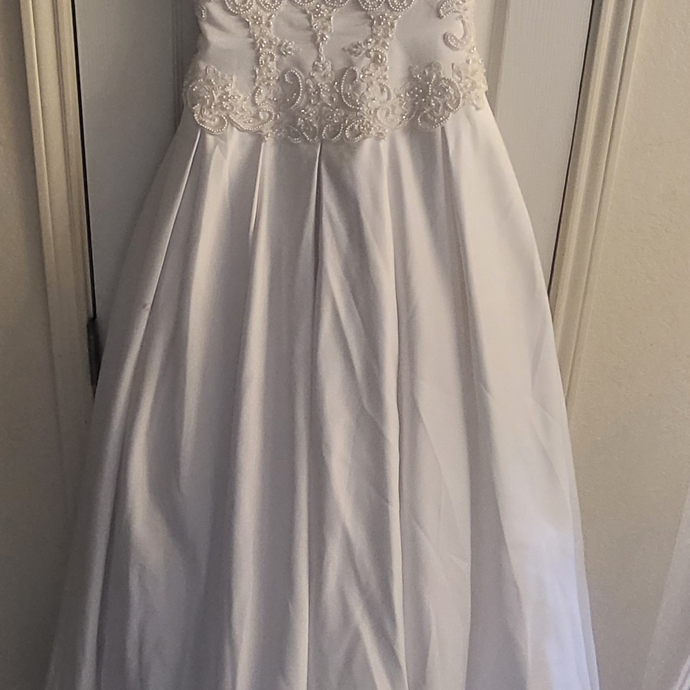 Elegant White Wedding Dress